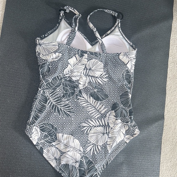 Green Jungle Print Swimsuit - Picture 5 of 7